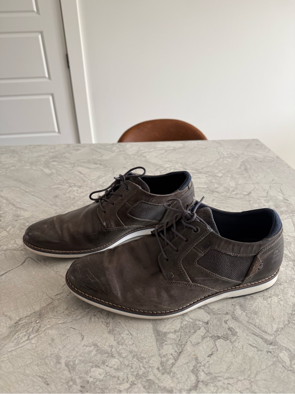 Bullboxer “Ivan” Casual Leather Lace Up Sneakers (size 9)